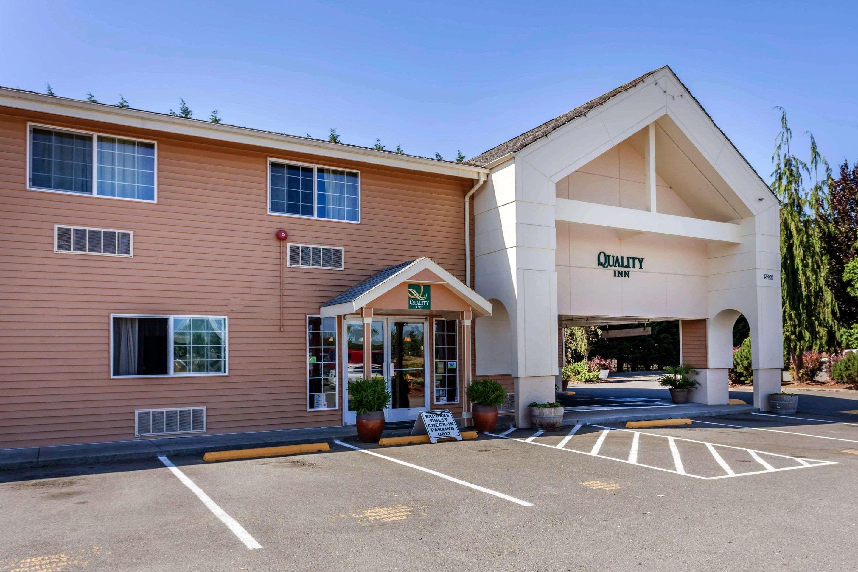 Quality Inn Арлингтън Екстериор снимка
